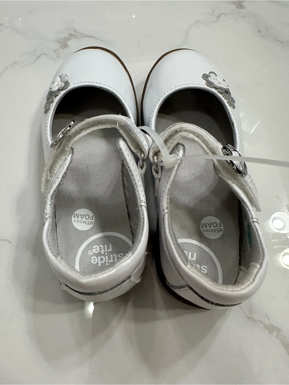 Stride Rite NEW / NWOT White Patent Mary Jane Dress Shoes with Silver Flowers